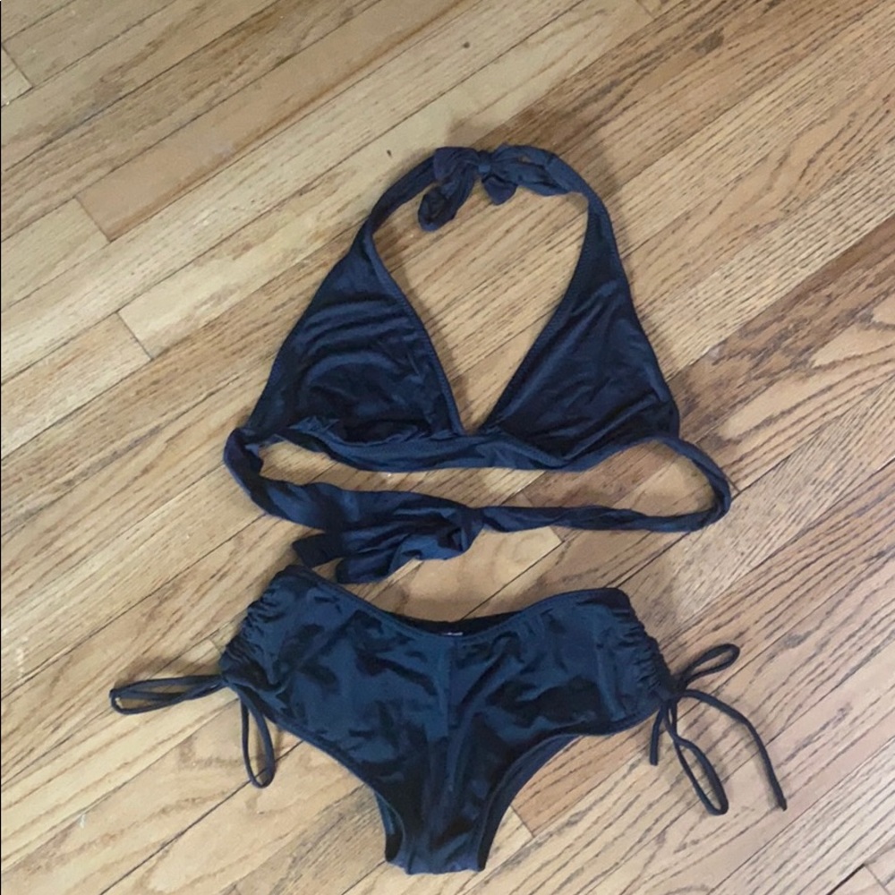 Black bikini